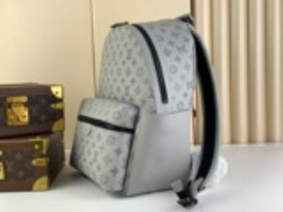 wholesale quality louis vuitton discovery backpack grey 